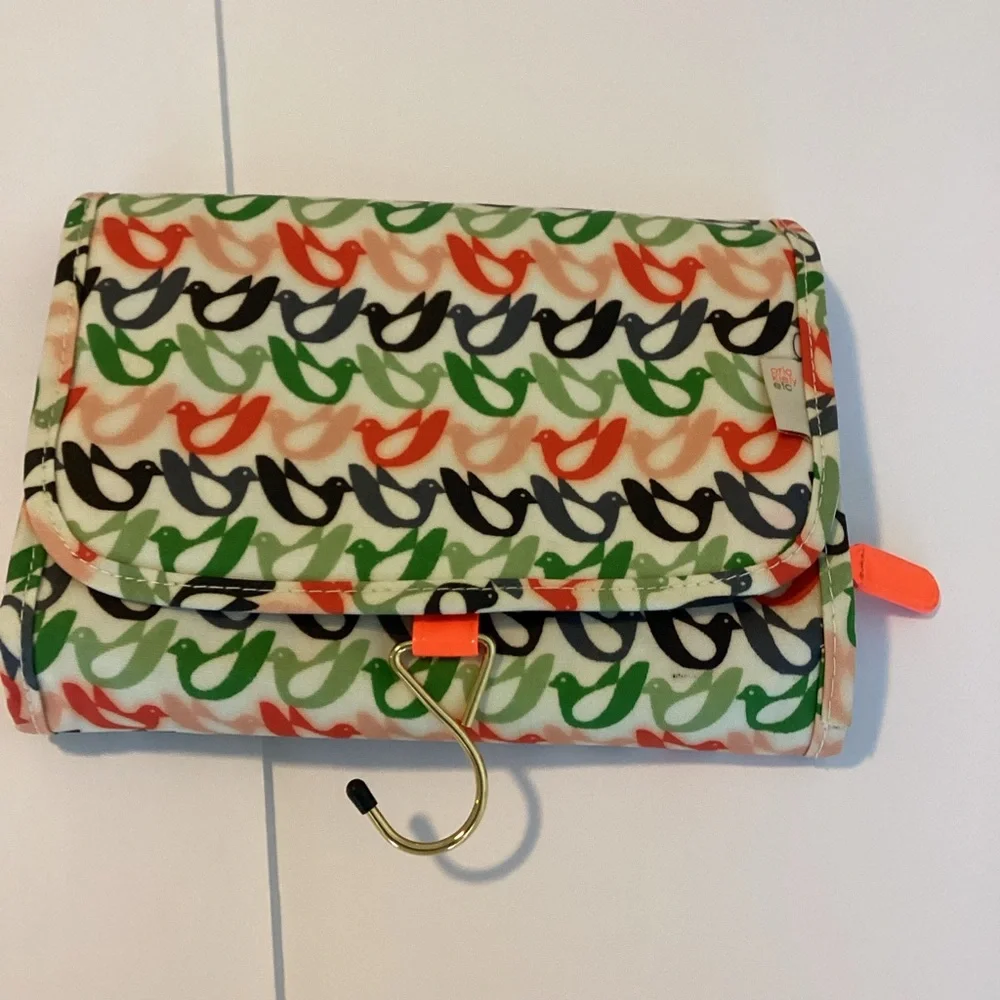 Hanging Travel Organizer with Multicolor Pattern